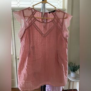 Doe & Rae light weight beautiful dusty rose pink top, size Medium